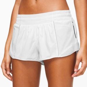 lululemon Hotty Hot Short 2.5” White Size 10 NWT